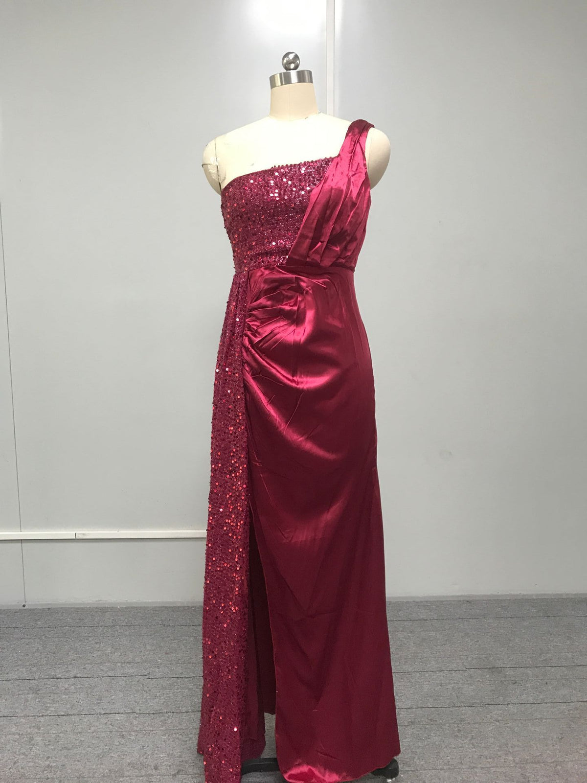 Robe de Soirée Sirène — Une Épaule
